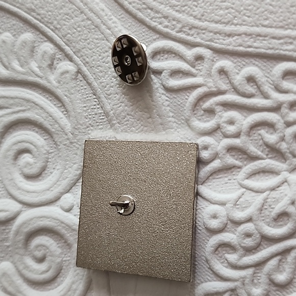 ⚫️Back and Body Hurts Novelty Pin Perfect Gift For any one Chronologically… - Picture 4 of 5